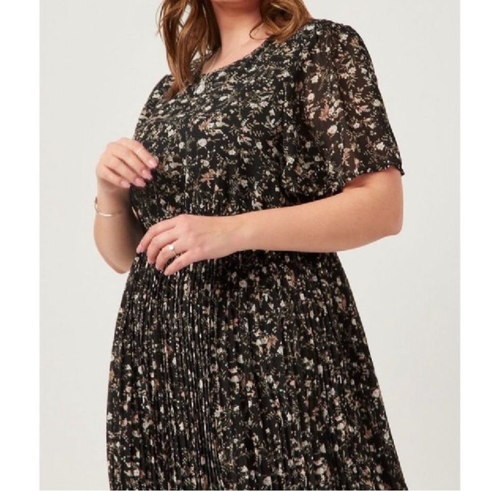 Hayden Pleated Black Floral Printed Short Sleeve Midi Dress. NWT! Sz 2X - Picture 2 of 11